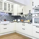 Vintage Top Centre Apartment