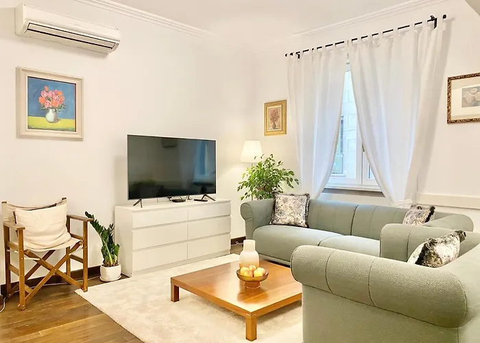 Vintage Top Centre Apartment